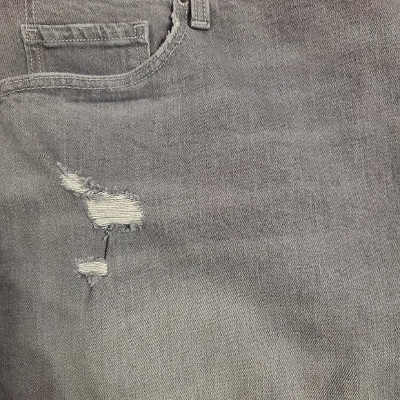 NWOT Old Navy Women's High Rise O.G. Straight Distressed Denim Shorts 26 Plus - Picture 6 of 7